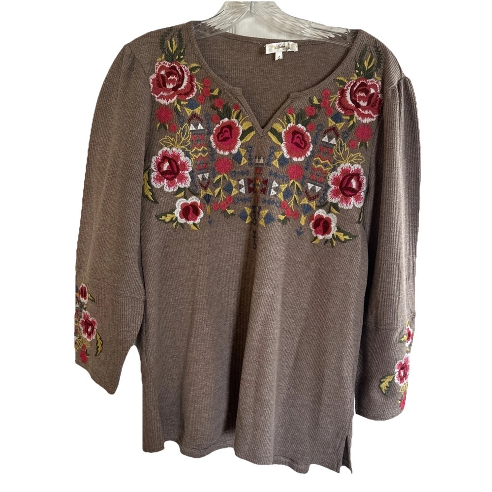 Andree by UNIT Women's Tan Floral Embroidered Pullover Sweater Sz Small‎